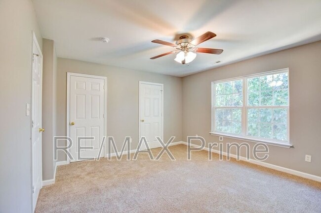 Building Photo - 960 Railroad Ave