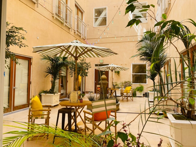 Courtyard - Blackstone Apartments