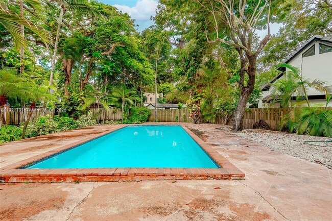 Building Photo - 3656 Avocado Ave