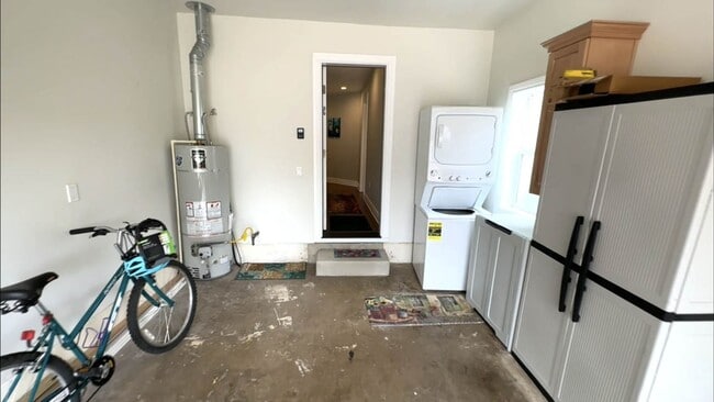 Building Photo - New Custom 2 Bed 2 Bath Furnished