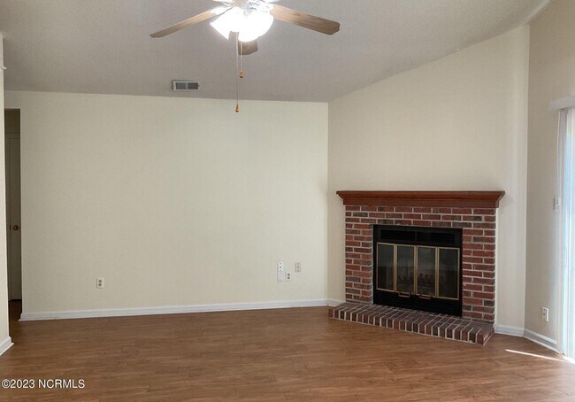 Building Photo - 219 Wedgewood Dr