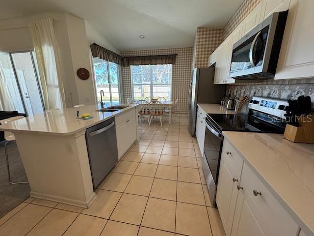 Building Photo - 8212 Fan Palm Way