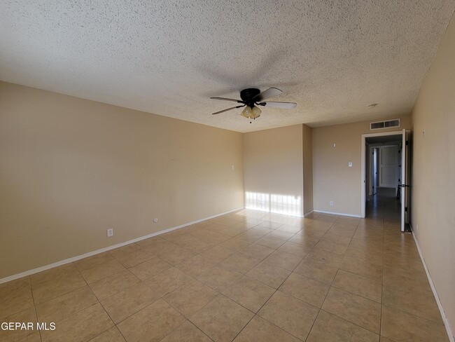 Building Photo - 305 Garden Grove Ln