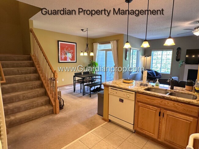 Building Photo - Lakeville 2 Bedroom Town Home, Dishwasher, Fireplace, 2 Car Garage, Garage Bonus Room
