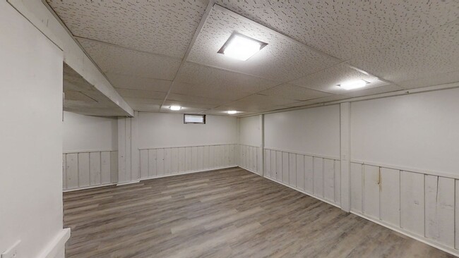Building Photo - Available July – 4 Bed, 3 Bath Updated Hom...