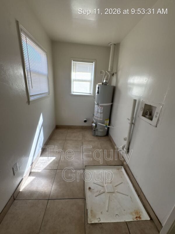 Building Photo - 924 W Goshen Ave