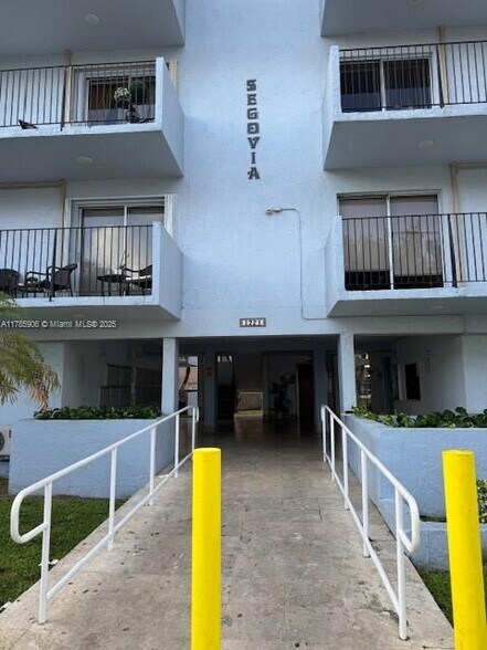 Building Photo - 1221 SW 122nd Ave