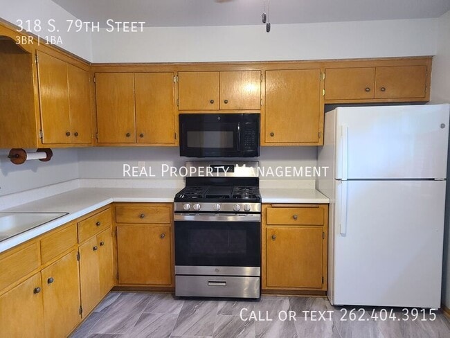 Building Photo - 318 S 79th St