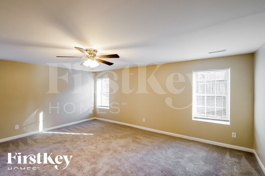 Building Photo - 2067 Longmeadow Ln