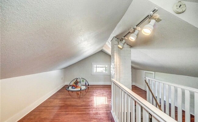 Building Photo - Charming 3-Bedroom Home with Private Backyard and Detached Garage in Tacoma