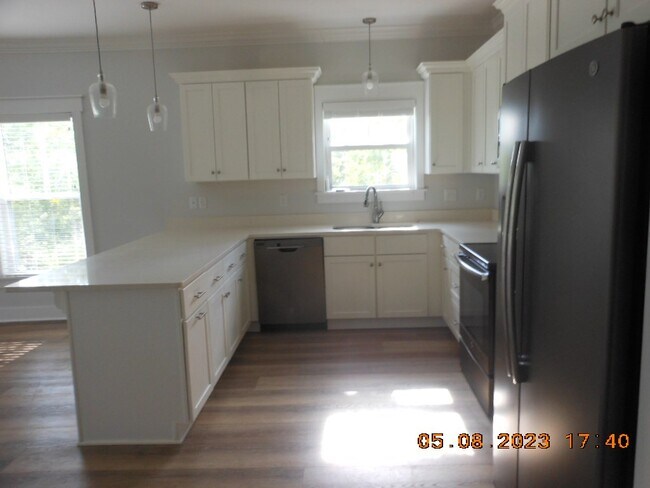 Building Photo - 120 Crane Dr