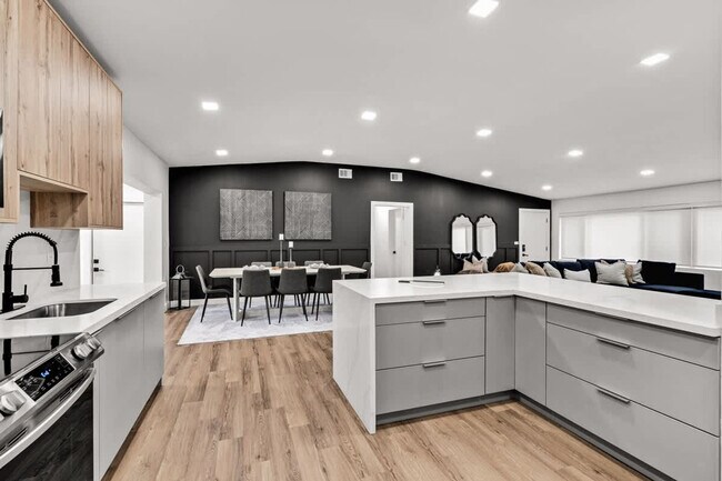 Building Photo - 17621 NE 7th Ave