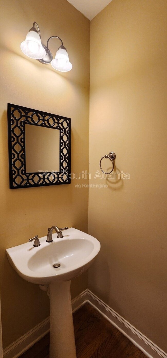 Building Photo - 106 Lexington Village