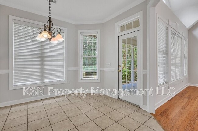 Building Photo - 5 Southernwood Pl