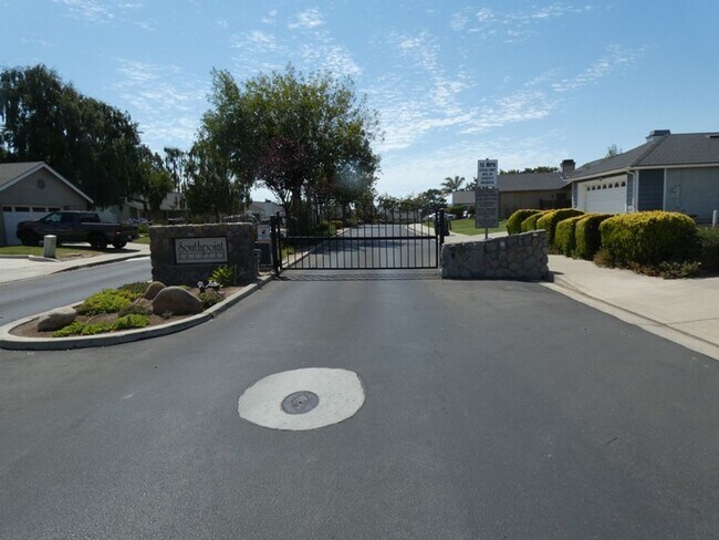 Building Photo - Spacious Orcutt Area Home in Gated Community