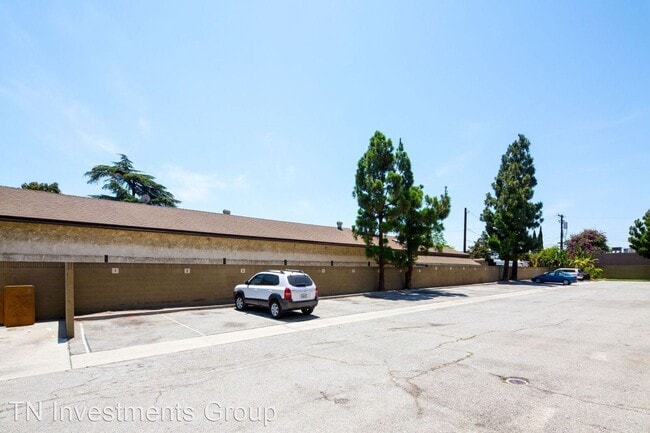 Building Photo - 8100 Orangewood Ave