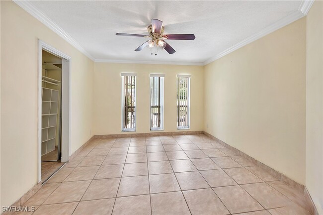 Building Photo - 639 Pompano Dr