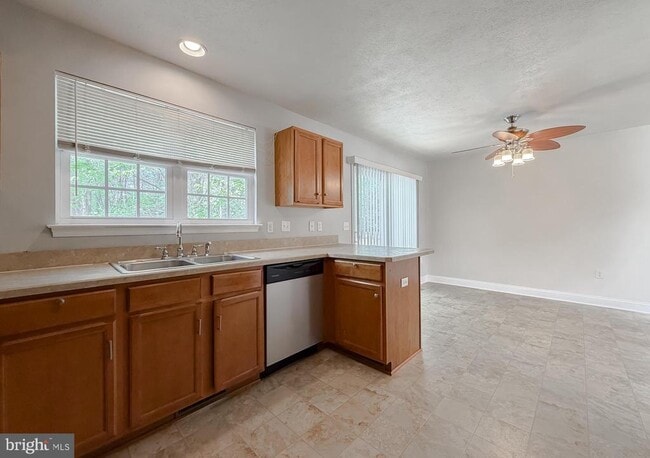 Building Photo - 46231 Sylvan Ct