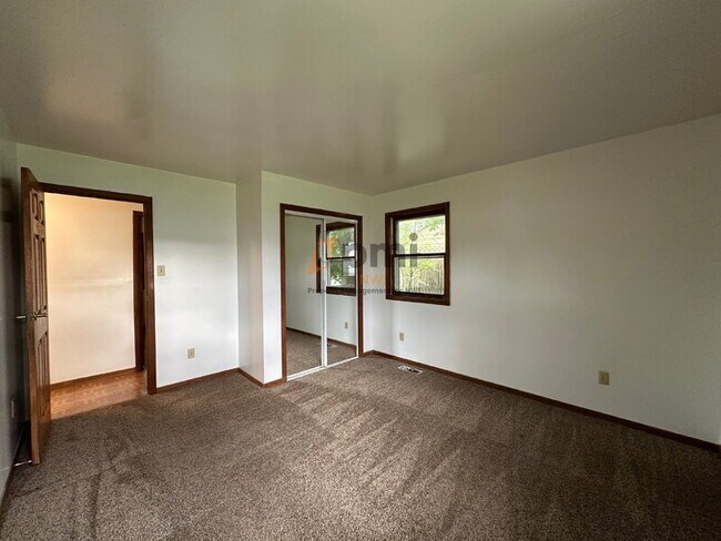 Building Photo - 732 N State Rd 149