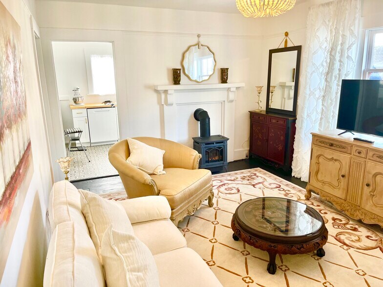 Building Photo - 1122 9th St