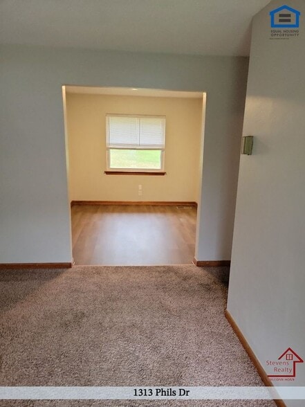 Building Photo - 1313 Phils Dr