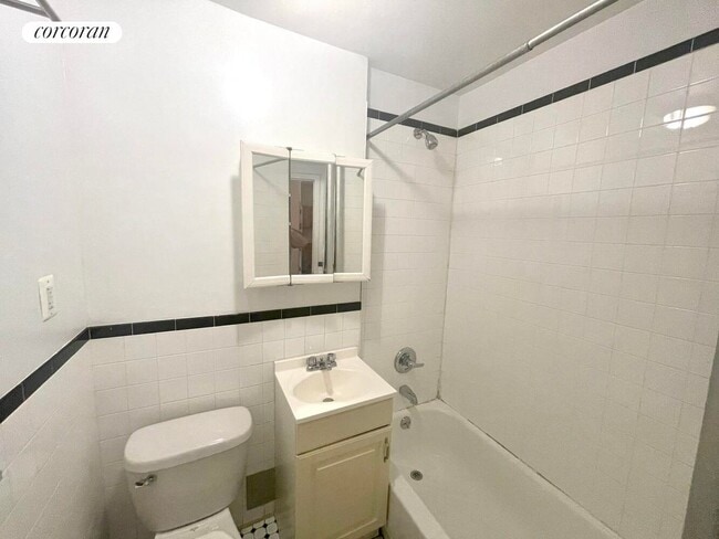 Building Photo - 612 W 137th St
