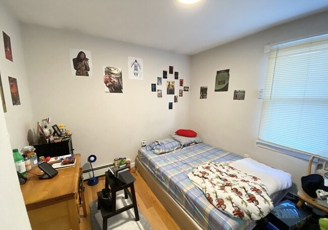 Building Photo - 185 Sydney St