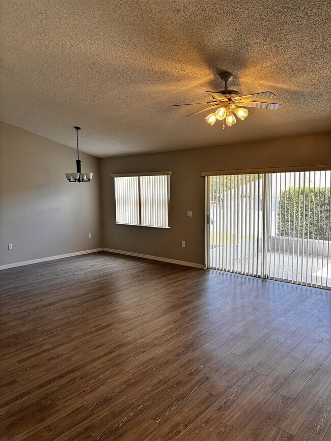 Building Photo - 5220 W Mountainview Cir