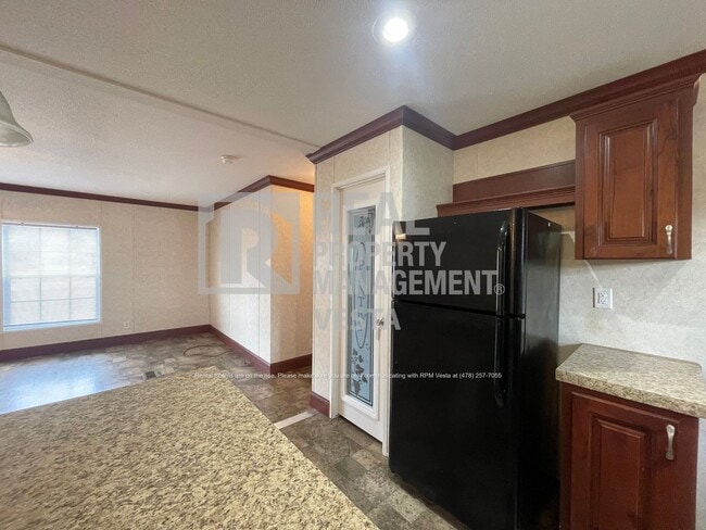 Building Photo - 1556 Flanagan Dr