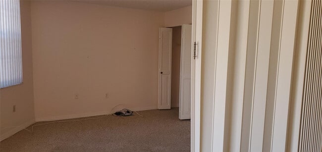 Building Photo - 1000 St Charles Pl