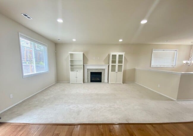 Building Photo - Beautifully Renovated 4 bedroom Home with attached 4 car garage!