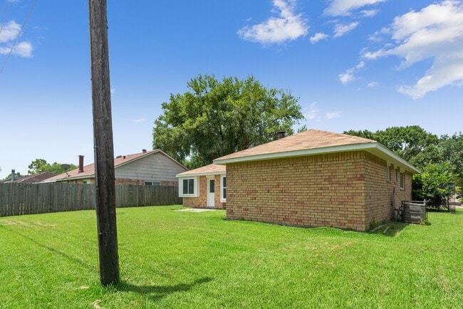 Building Photo - 1703 Millbury Dr