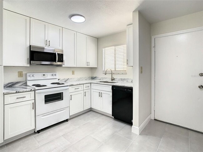 Building Photo - 9027 Pebble Creek Dr