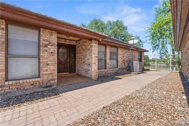Building Photo - 29 Rio Grande Dr