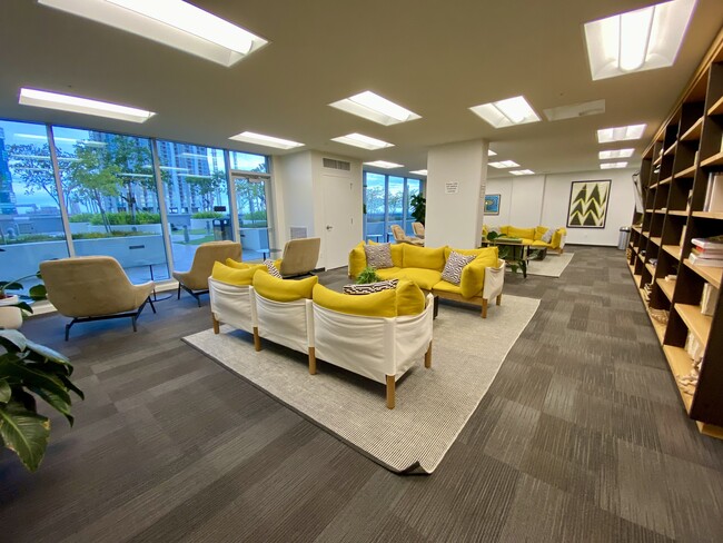 Building Photo - 988 Halekauwila St