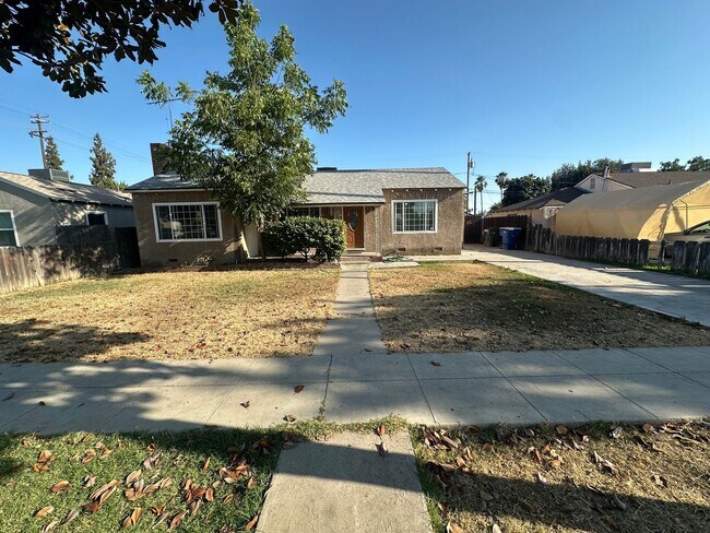 Primary Photo - Newly Remodeled 3BR Home with Fireplace Ch...