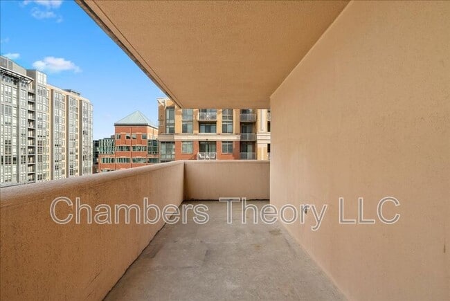 Building Photo - 1301 N Courthouse Rd