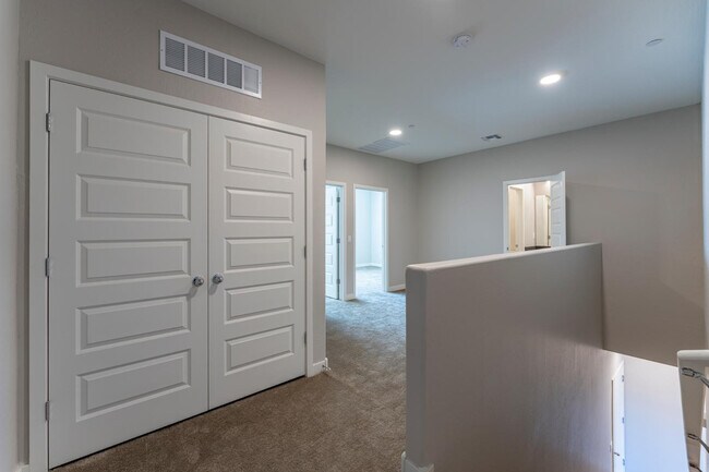 Building Photo - 432 S 32nd St