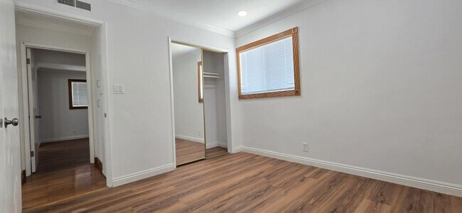Building Photo - 700 E Angeleno Ave