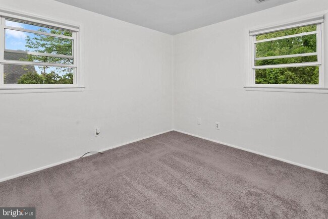 Building Photo - 295 Lander Dr