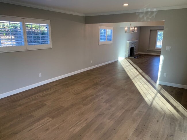 Building Photo - Newly Remodeled 3 Br 2 Ba Home in West Hills