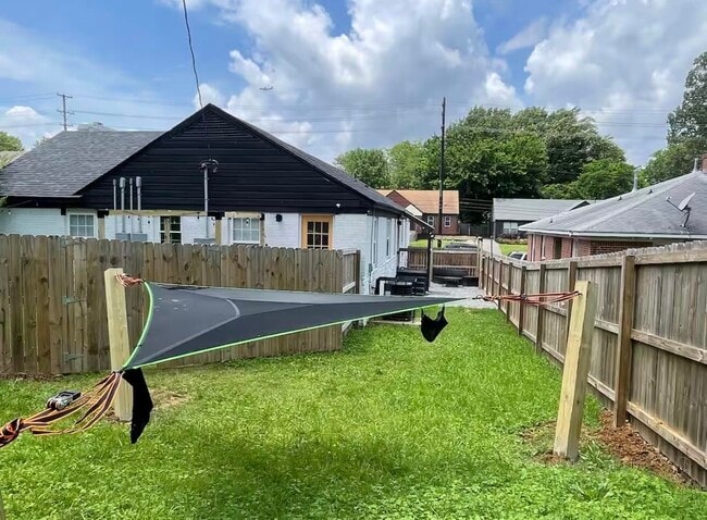 Building Photo - 84 N Holmes St