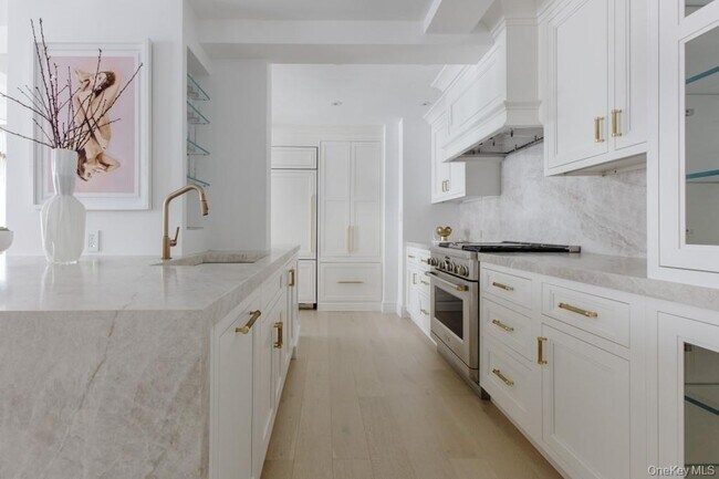 Building Photo - 433 W 34th St.