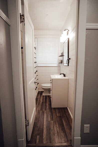 Building Photo - 4974 Chippewa St