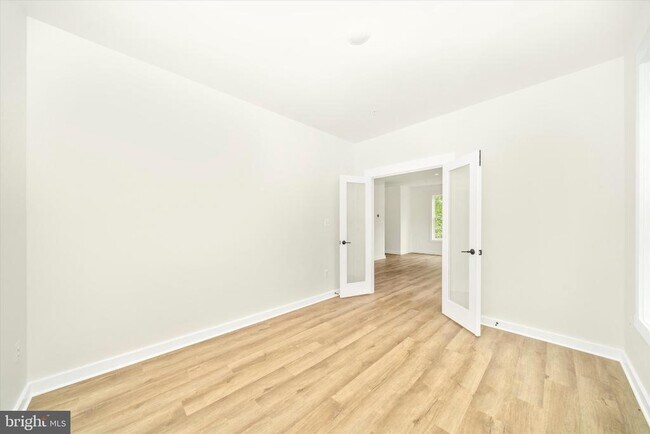 Building Photo - 801 Cedar Ave