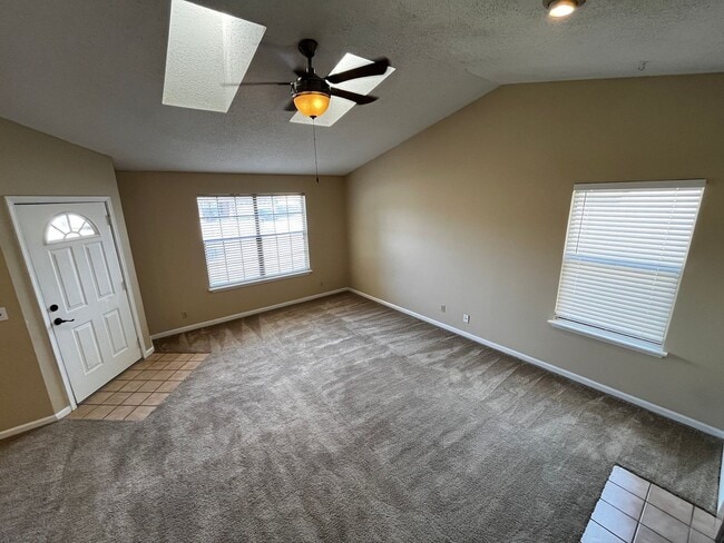 Building Photo - 3Bed/2bath in the heart of Orange Park