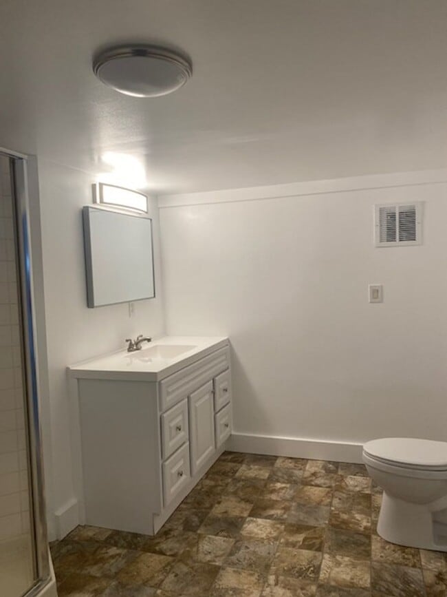 Building Photo - Stunning Water View House for Rent