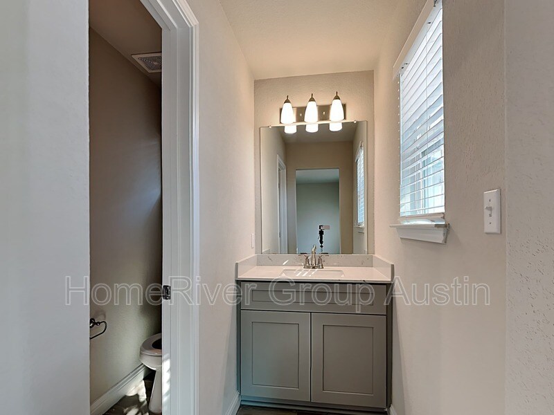 Building Photo - 405 Bright Star Ln