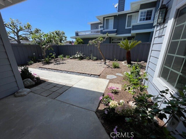 Building Photo - 3600 Lilac Ave
