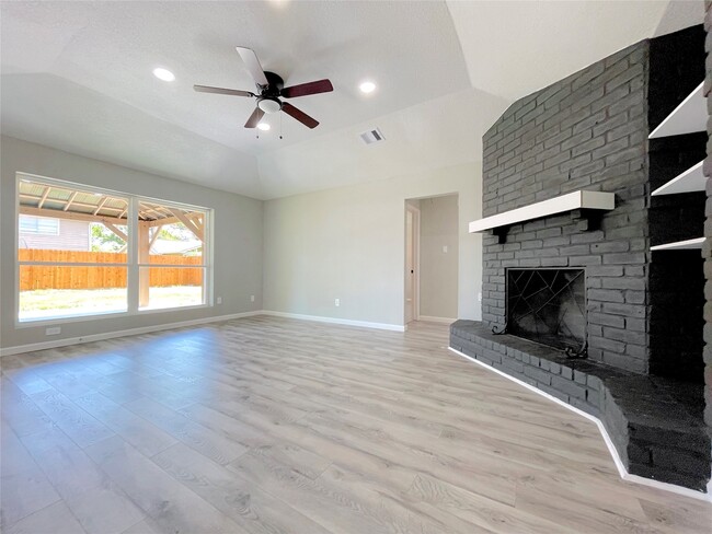 Building Photo - 10015 Old Towne Ln